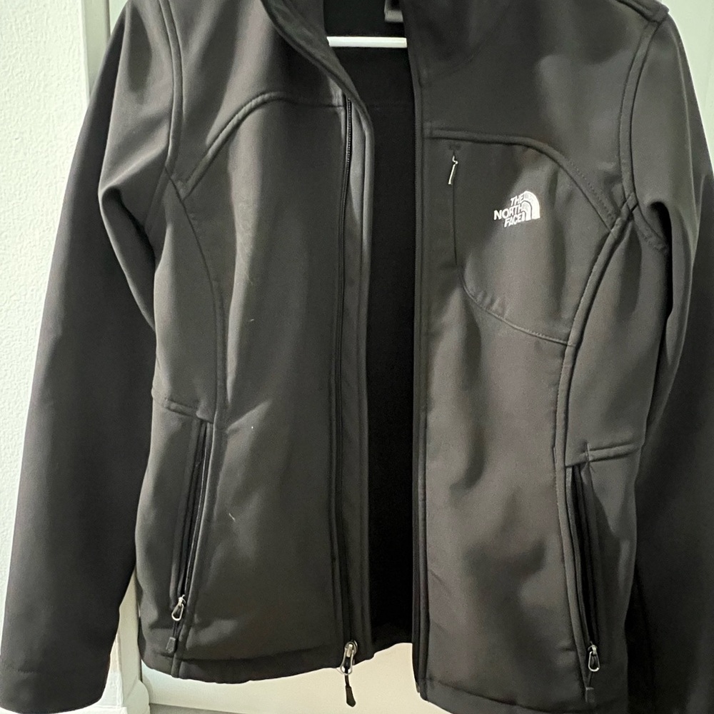 Small Women’s Black NorthFace Jacket Softshell